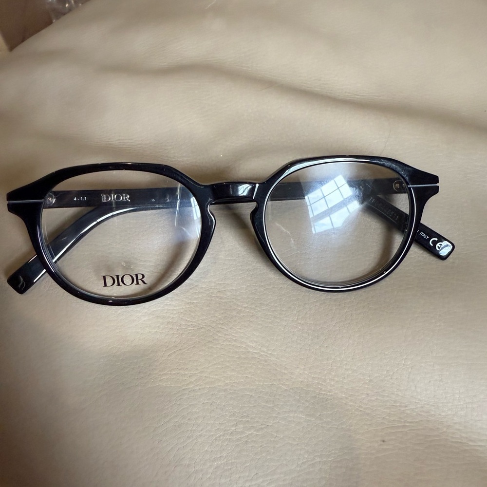Dior Essential Black Eyewear